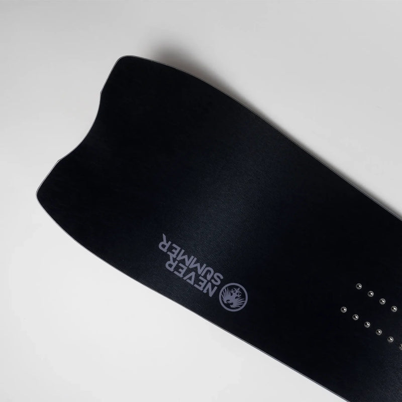 NEVER SUMMER V-TWIN SNOWBOARD